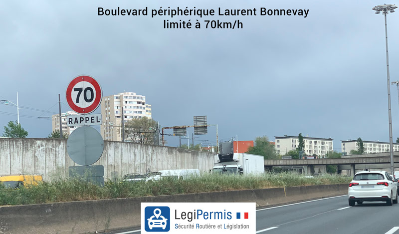 Panneau de limitation de vitesse à 70km/h sur le boulevard périphérique Laurent Bonnevay à Lyon